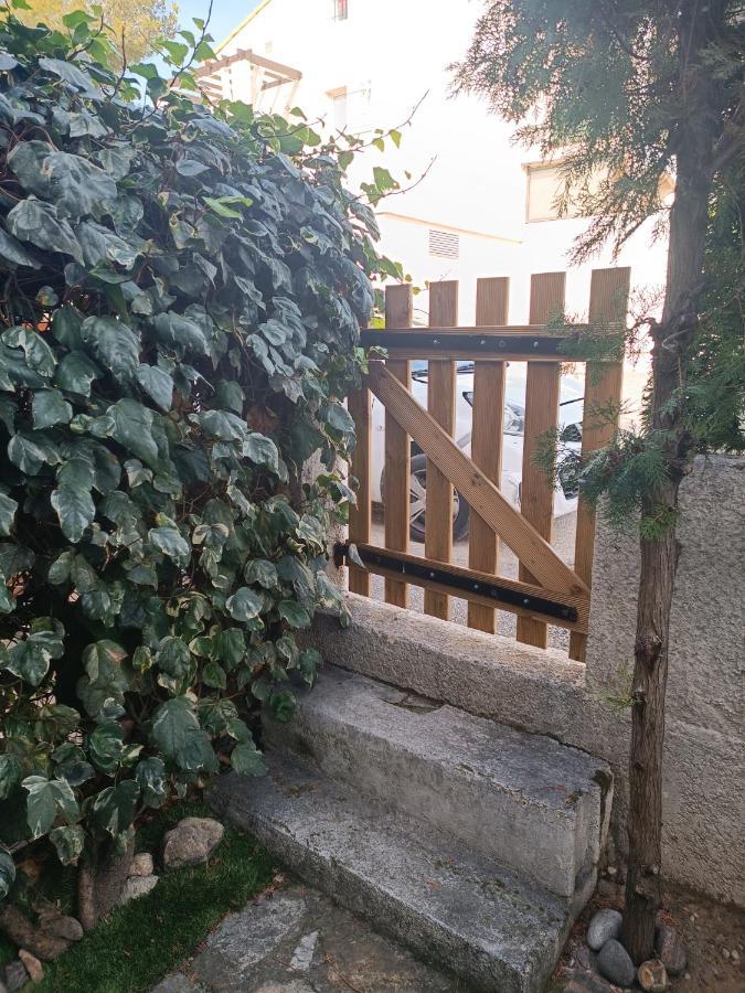 Joli Studio Res Au Calme En Rez De Jardin A Bandol. Exterior photo